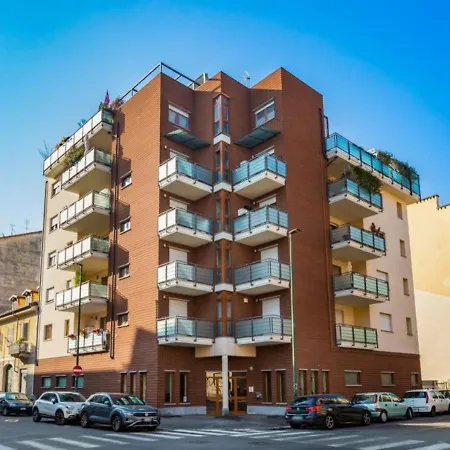 Comfy Cozy Close To Metro דירה