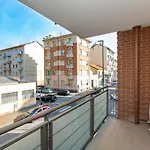 Comfy Cozy Close To Metro *