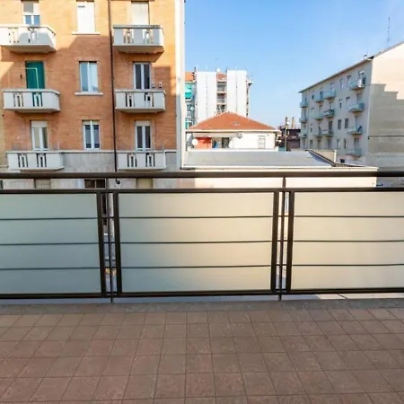 Comfy Cozy Close To Metro