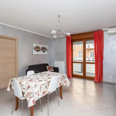 Comfy Cozy Close To Metro Appartement